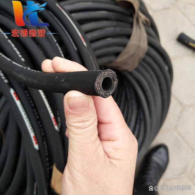 高壓膠管總成與鋼絲編織排水橡膠管 機(jī)械設(shè)備液壓系統(tǒng)的關(guān)鍵連接件